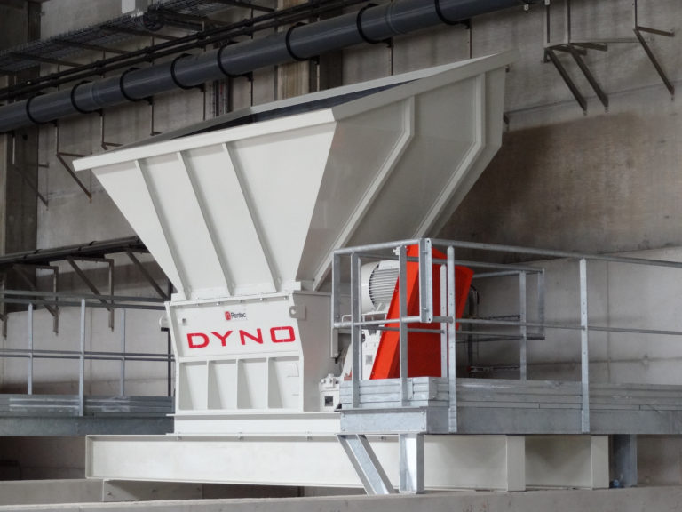 Dyno 3 precrusher with infeed hopper